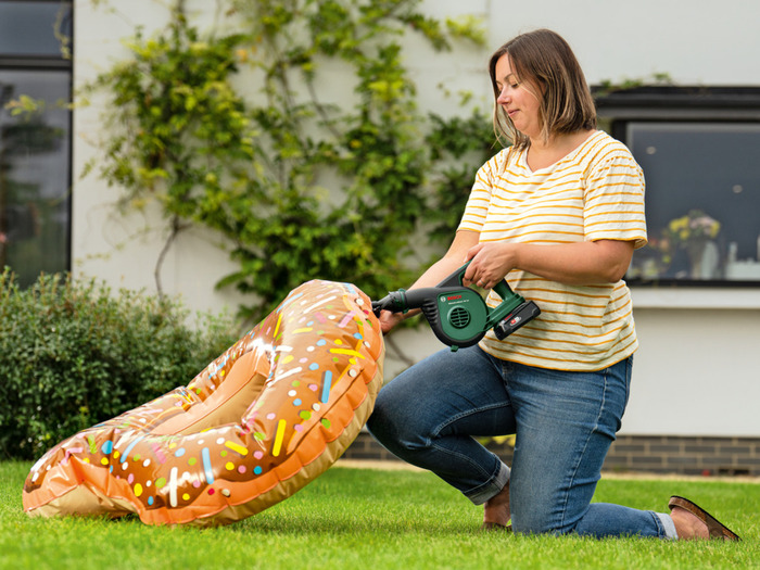 Bosch UniversalLeafBlower 18V-130 løvblåser 2,5 Ah